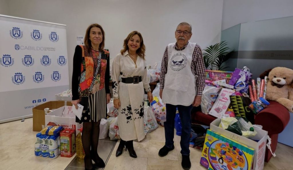 Entrega al Banco de Alimentos de Tenerife de los alimentos y juguetes recogidos a través de la Campaña Navidad Solidaria del Cabildo de Tenerife