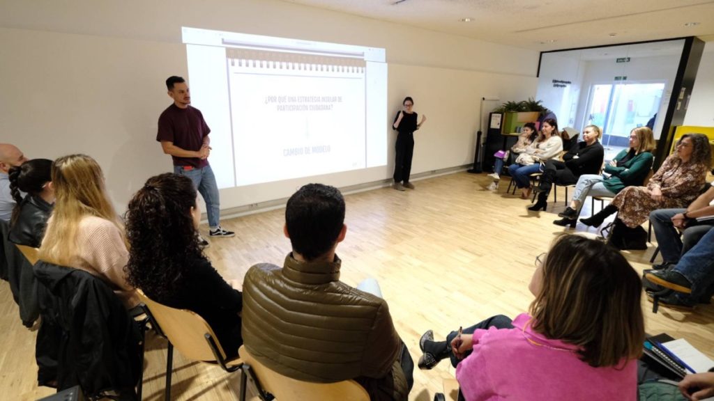 El consejero delegado Participación Ciudadana y Diversidad del Cabildo de Tenerife, Nauzet Gugliotta, en el encuentro con diferentes colectivos vinculados con la atención a la discapacidad